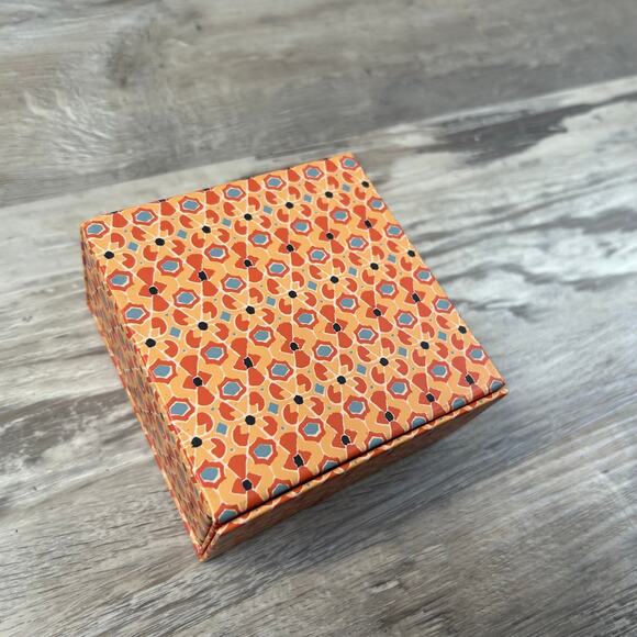 Tory Burch Designer Notepad in Signature Box - Picture 4 of 6